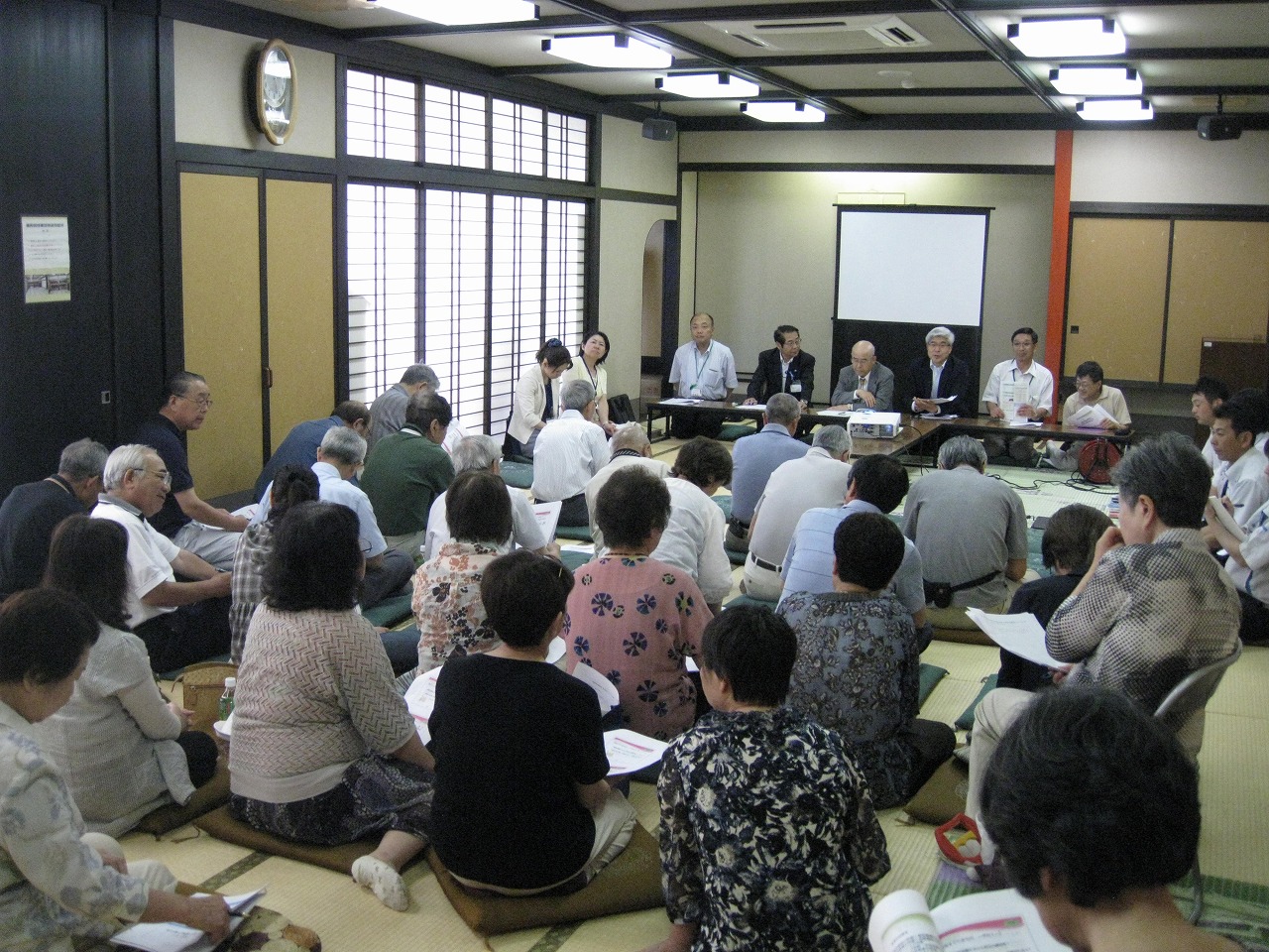 写真：地域福祉懇談会の様子