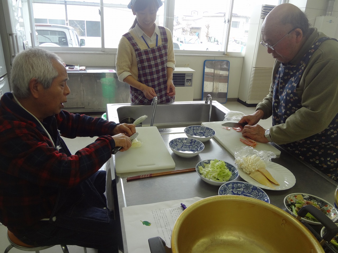 視覚障害者生活訓練等事業「料理教室の様子」.jpg